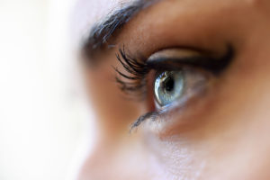 Read more about the article Fox eyes: quando elevar a sobrancelha valoriza o olhar