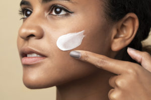 Read more about the article 5 cuidados básicos para ter a pele saudável