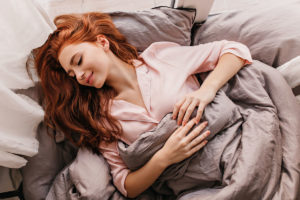 Read more about the article Sleep lines: como prevenir e tratar as rugas do sono?